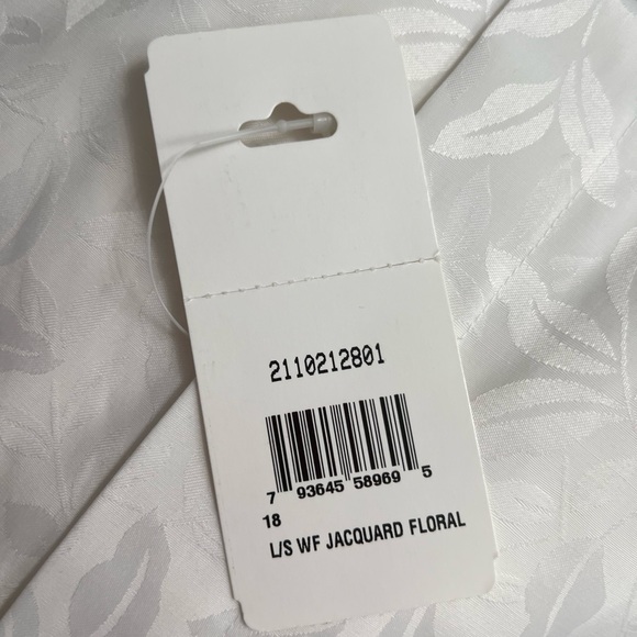 NWT foxcroft wrinkle free button down shirt sizes 16 and 18 floral - Picture 6 of 9